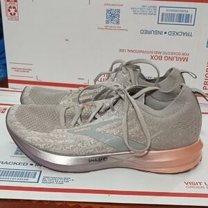 Brooks Women's Gray Running Shoes Size 39/8